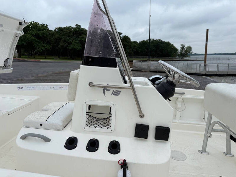 2019 Bayliner Element F18