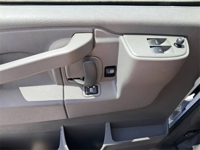 2025 Chevrolet Express 2500