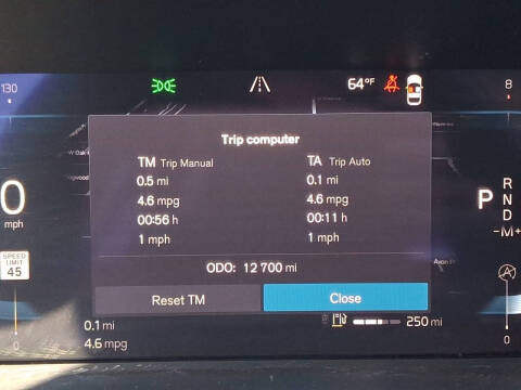 2023 Volvo XC40 B5 Plus Dark Theme