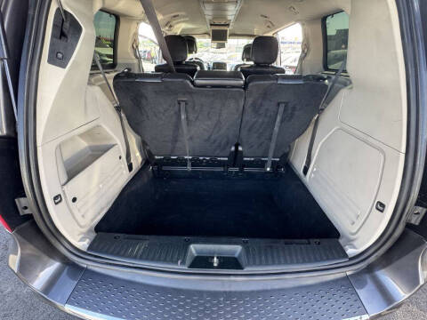 2015 Chrysler Town and Country Touring-L