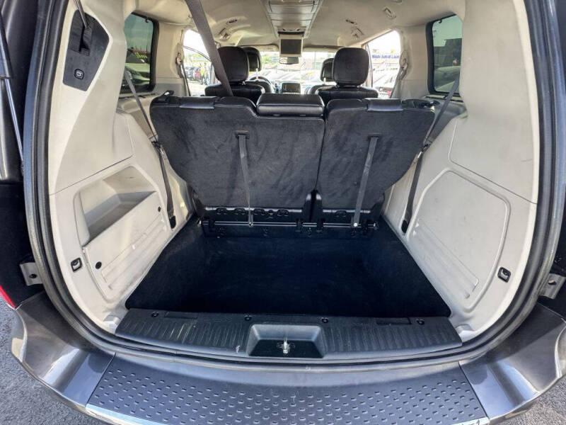 2015 Chrysler Town and Country Touring-L