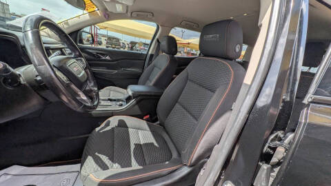 2017 GMC Acadia SLE-2