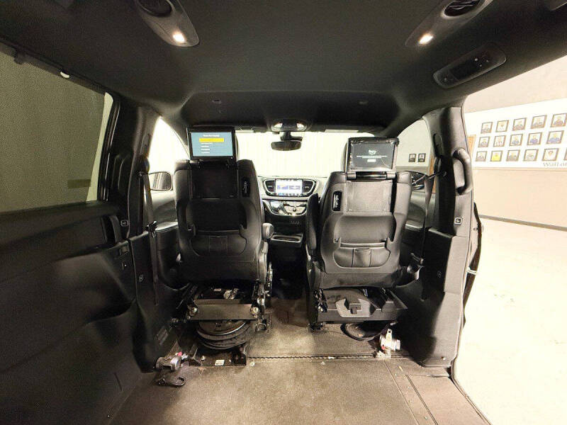 2022 Chrysler Pacifica Touring L