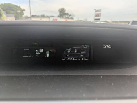 2017 Toyota Prius v Four