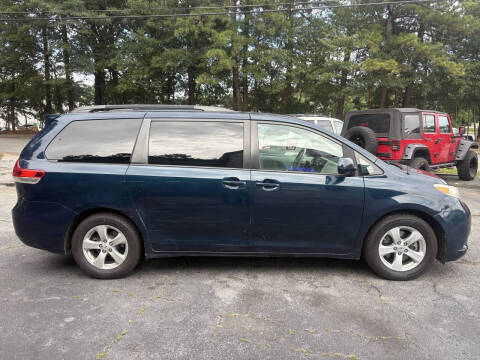 2012 Toyota Sienna LE 7-Passenger Auto Access Seat