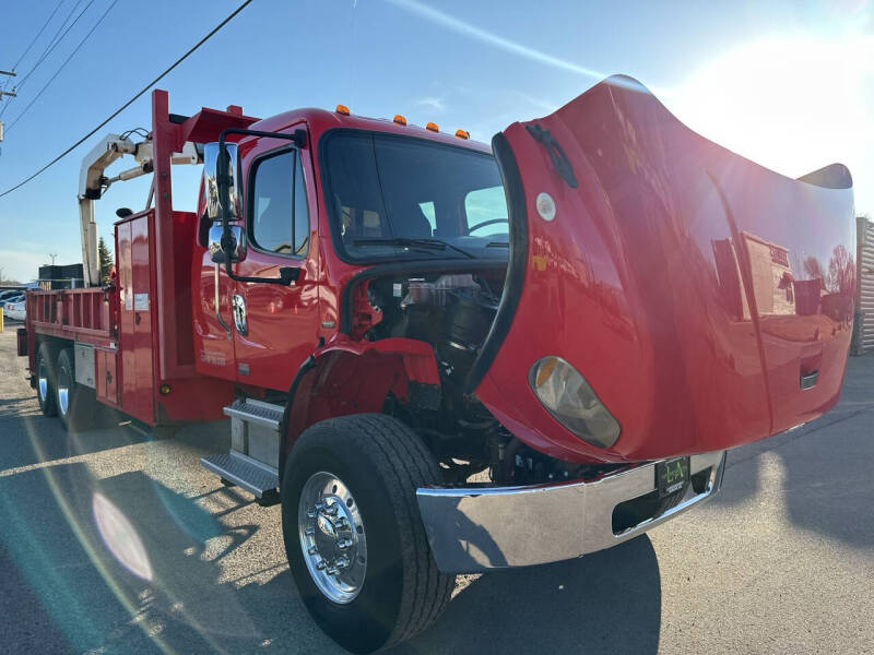 2005 Freightliner M2 106