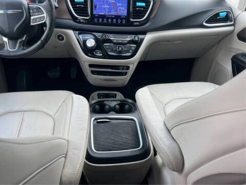 2017 Chrysler Pacifica Touring-L Plus