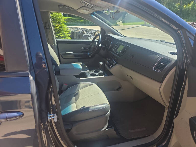 2017 Kia Sedona LX