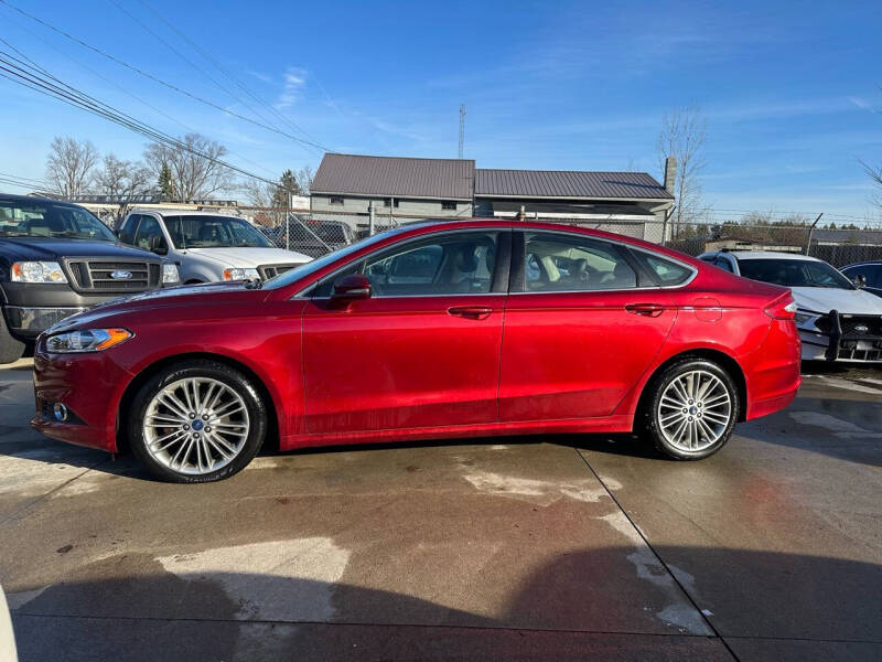 2015 Ford Fusion SE photo 2