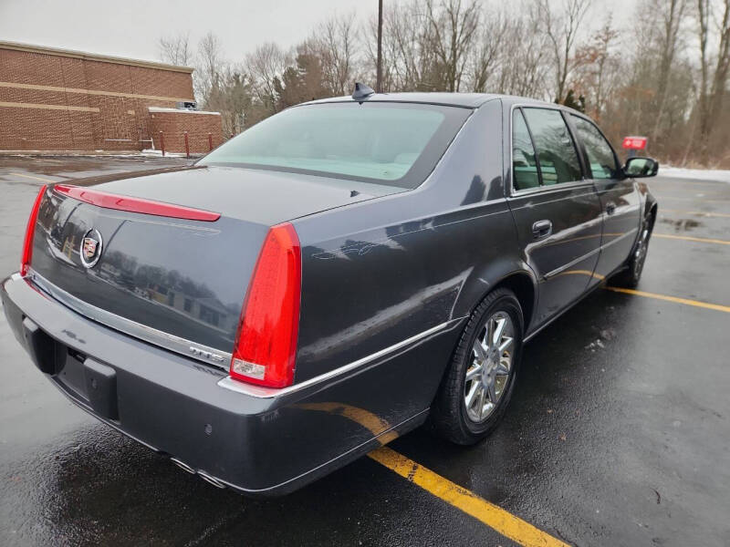 2011 Cadillac DTS Luxury Collection
