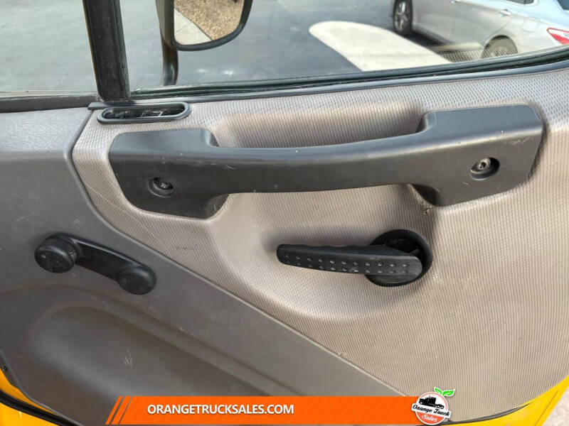 2014 Freightliner M2 106