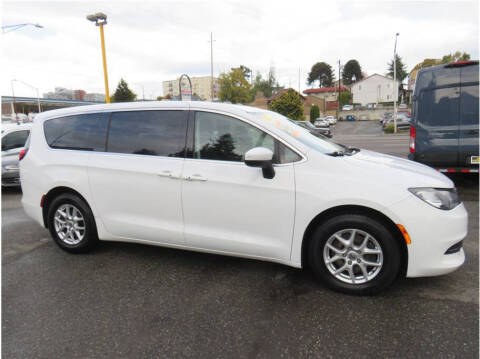 2022 Chrysler Voyager LX