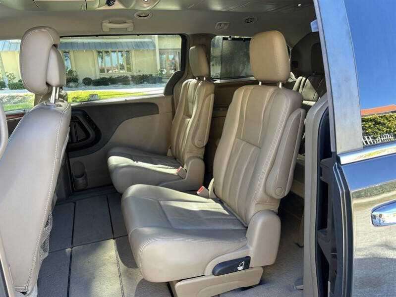2012 Chrysler Town and Country Touring-L