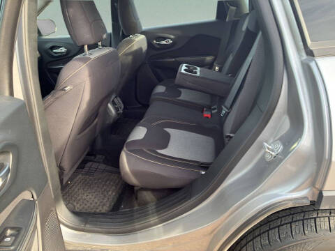 2016 Jeep Cherokee Sport