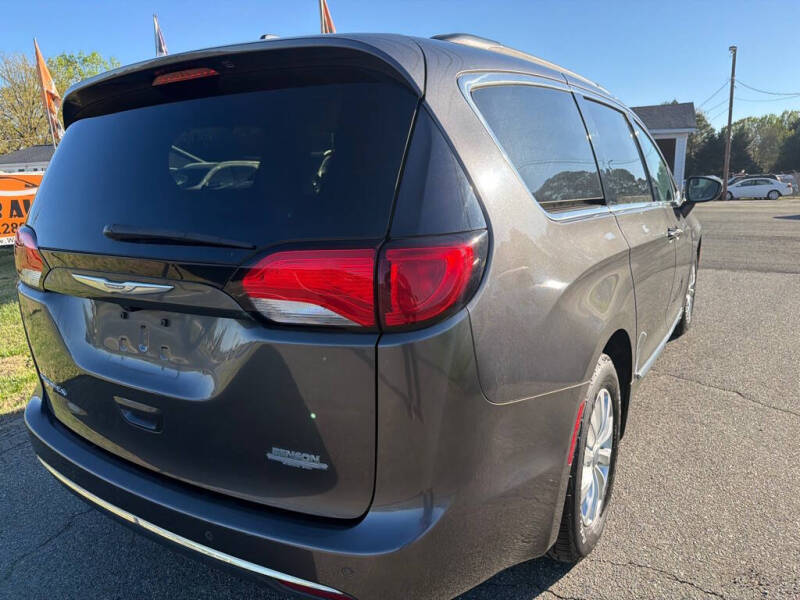 2017 Chrysler Pacifica Touring-L