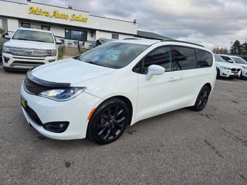 2020 Chrysler Pacifica Touring