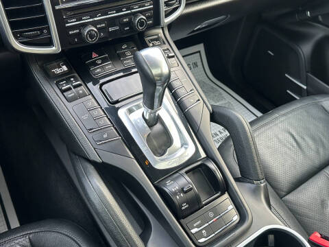 2014 Porsche Cayenne Platinum