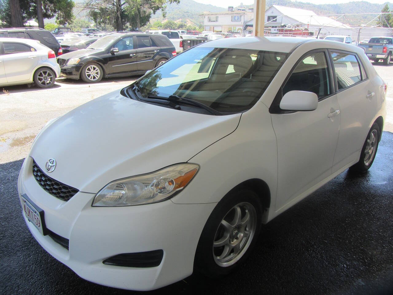 White 2009 Toyota Matrix Base Base 4dr Wagon 5M 2