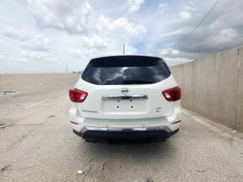 2017 Nissan Pathfinder SL