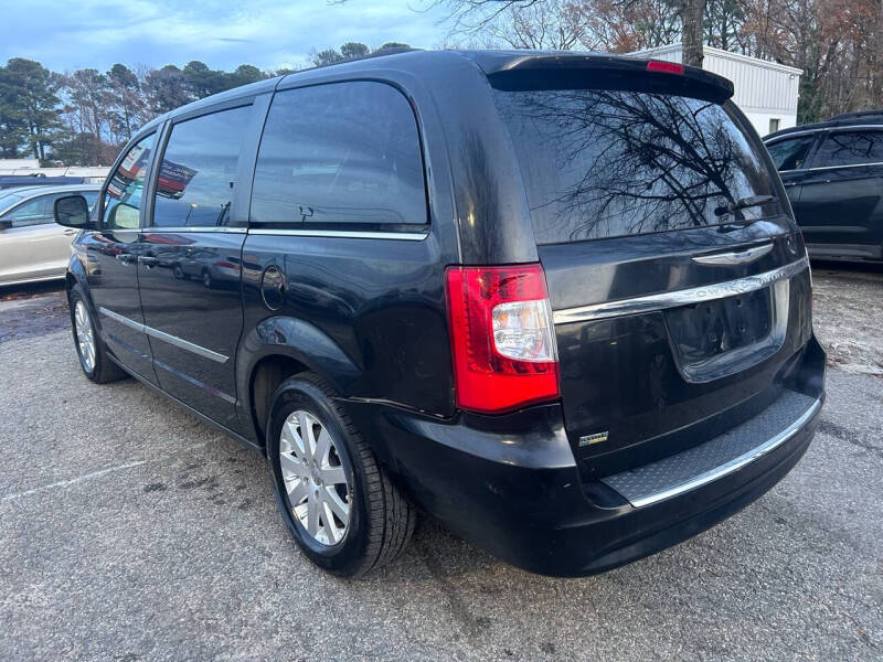 2015 Chrysler Town & Country Touring photo 9