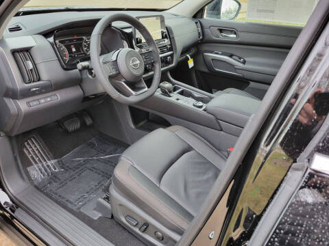 2025 Nissan Pathfinder SL