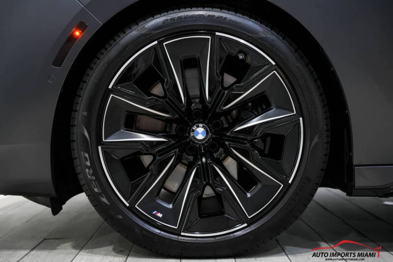 2025 BMW 7 Series 740i