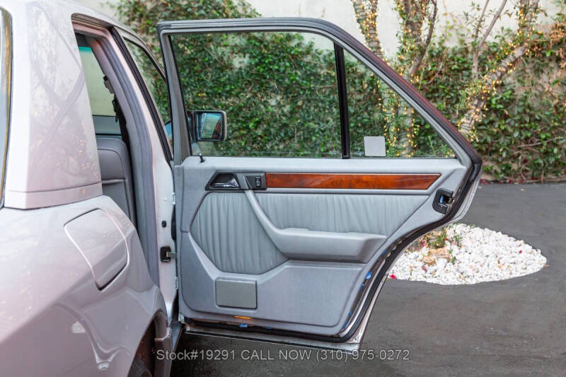 1992 Mercedes-Benz 400-Class 400 E