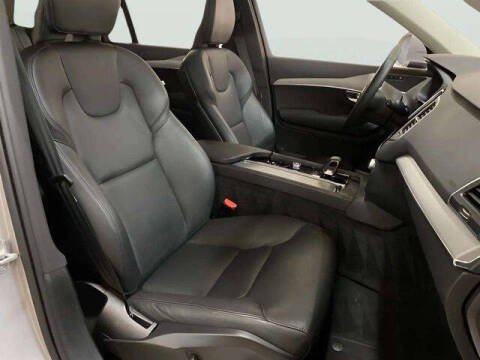 2025 Volvo XC90 B5 Core Bright Theme