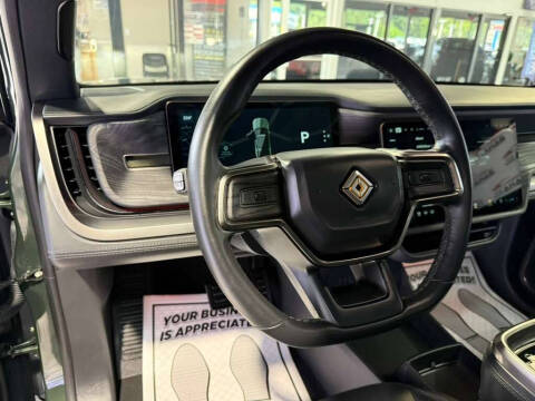 2025 Rivian R1S