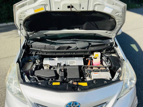 2012 Toyota Prius v Two