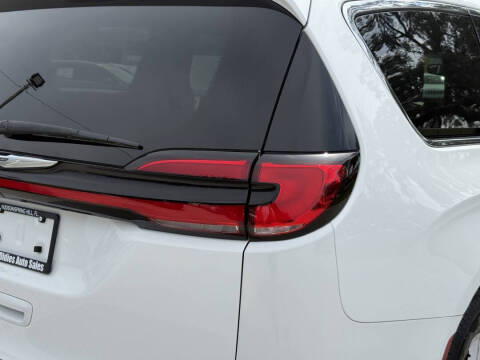 2023 Chrysler Pacifica Touring