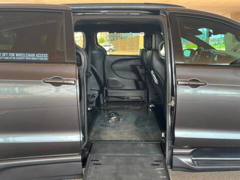 2020 Chrysler Pacifica Touring L