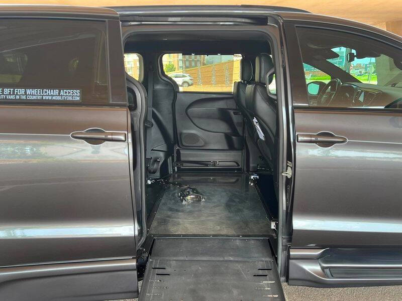 2020 Chrysler Pacifica Touring L