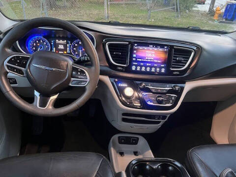 2017 Chrysler Pacifica Touring-L