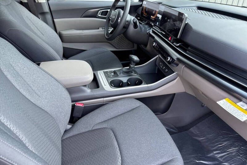 2026 Kia Carnival LX