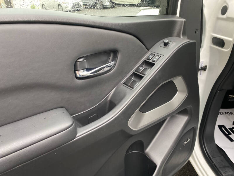 2023 Nissan Frontier SV