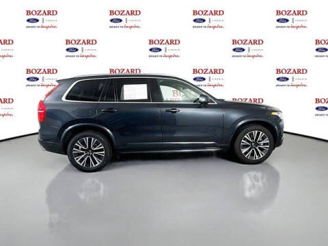 2021 Volvo XC90 T6 Momentum 7-Passenger