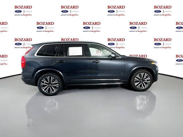 2021 Volvo XC90 T6 Momentum 7-Passenger