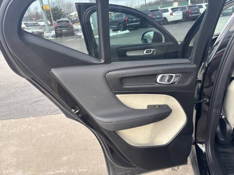 2025 Volvo XC40 B5 Plus Dark Theme