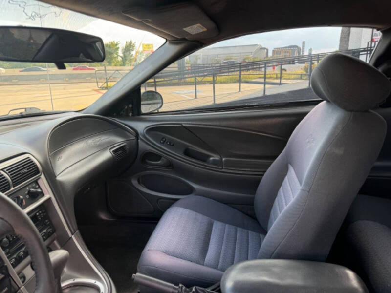 2004 Ford Mustang GT Deluxe