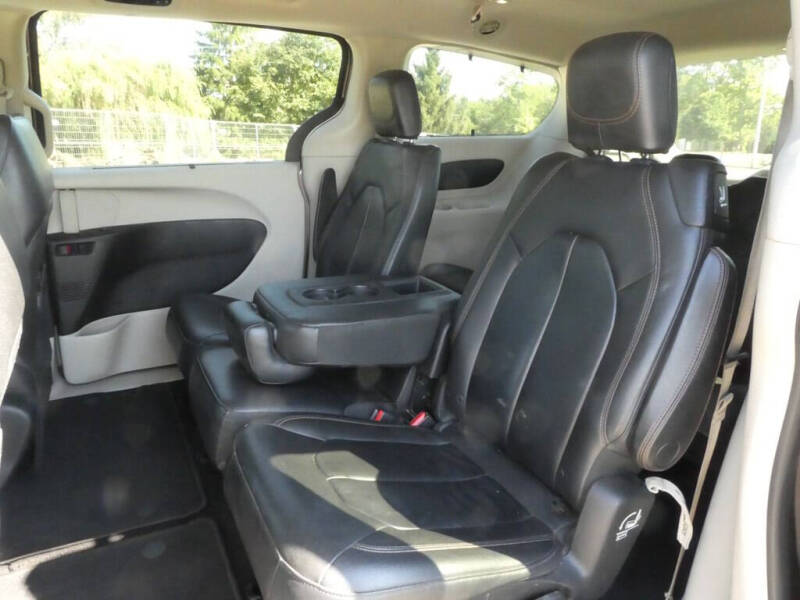 2017 Chrysler Pacifica Touring-L