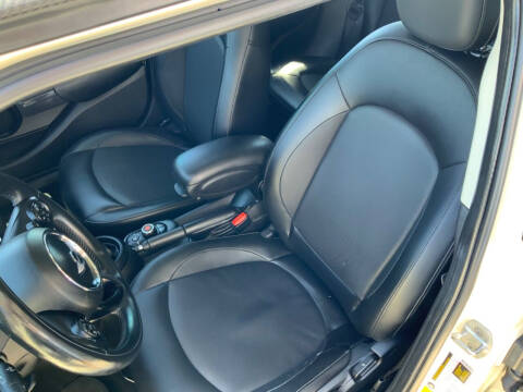 2017 MINI Hardtop 4 Door Cooper