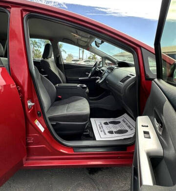 2014 Toyota Prius v Two