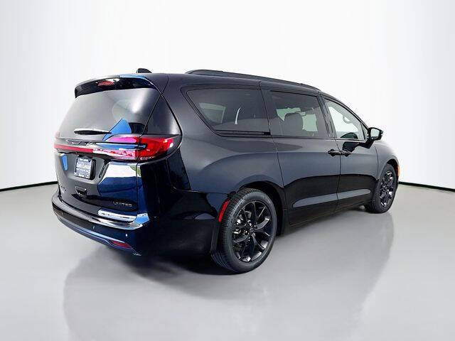 2027 Chrysler Pacifica Limited