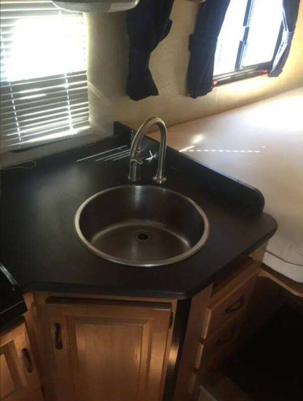 2003 Ford E-Series E-250 SD