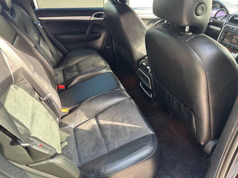 2010 Porsche Cayenne GTS