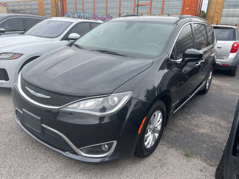 2017 Chrysler Pacifica for sale at Tennessee Auto Brokers LLC in Murfreesboro TN