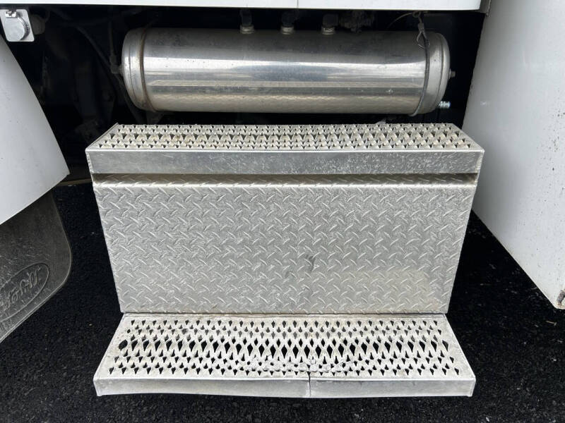 2006 Peterbilt 335 Mechanic's Truck