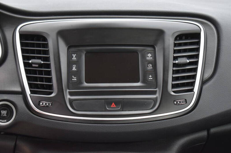 2016 Chrysler 200 LX