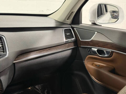 2019 Volvo XC90 T6 Momentum